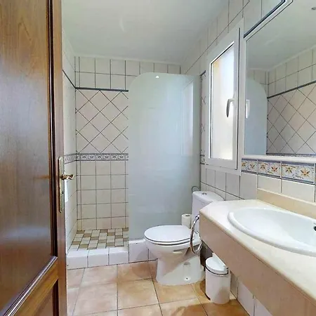 Anju Villas, At 100 Meters Far Of The Βίλα