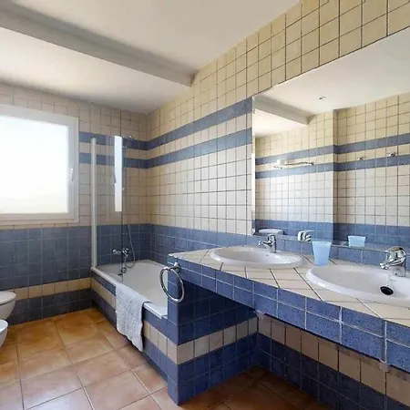 Anju Villas, At 100 Meters Far Of The Βίλα